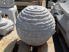 Řezaná vývěrová koule 30 cm - šedá žula